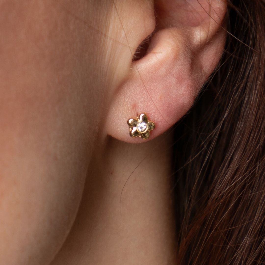 Amara Daisy Flat Back Earrings