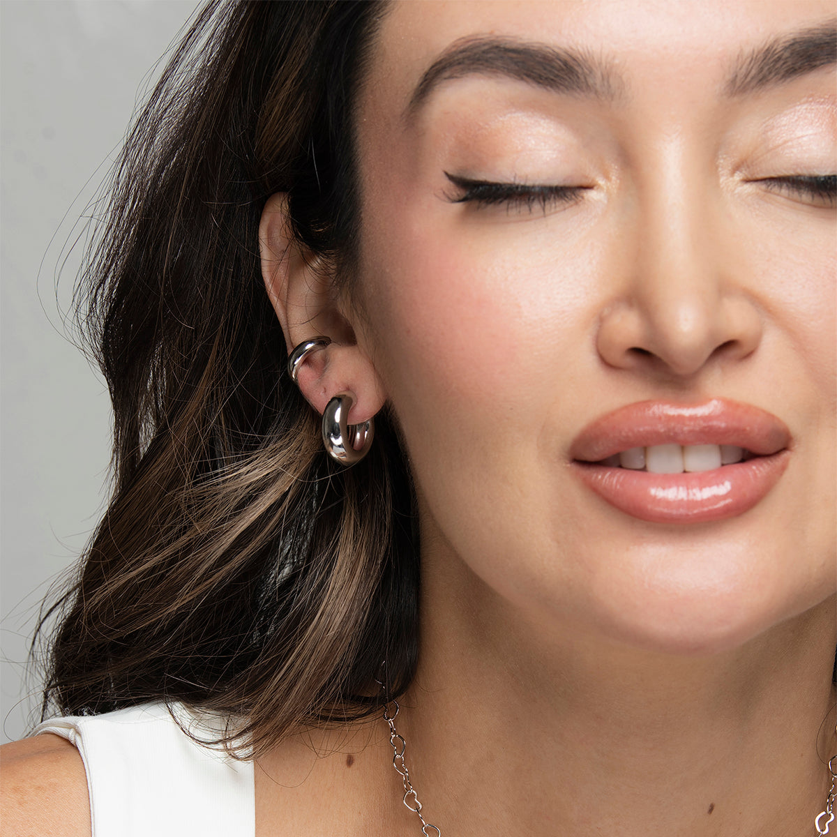 Ear Cuff Sara White Rhodium