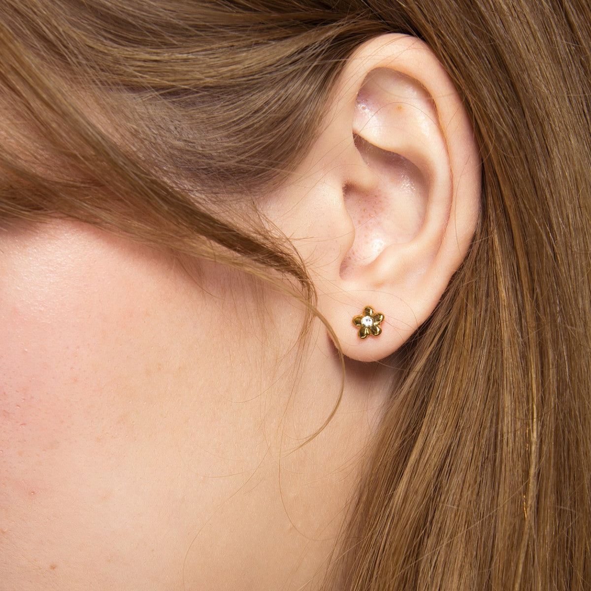 Amara Daisy Flat Back Earrings
