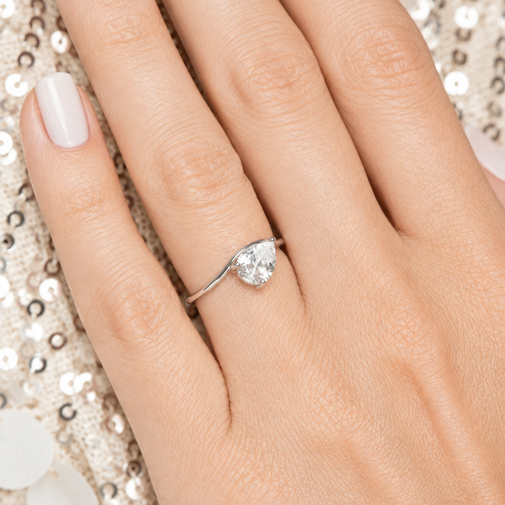 Close do anel Petra White Rhodium